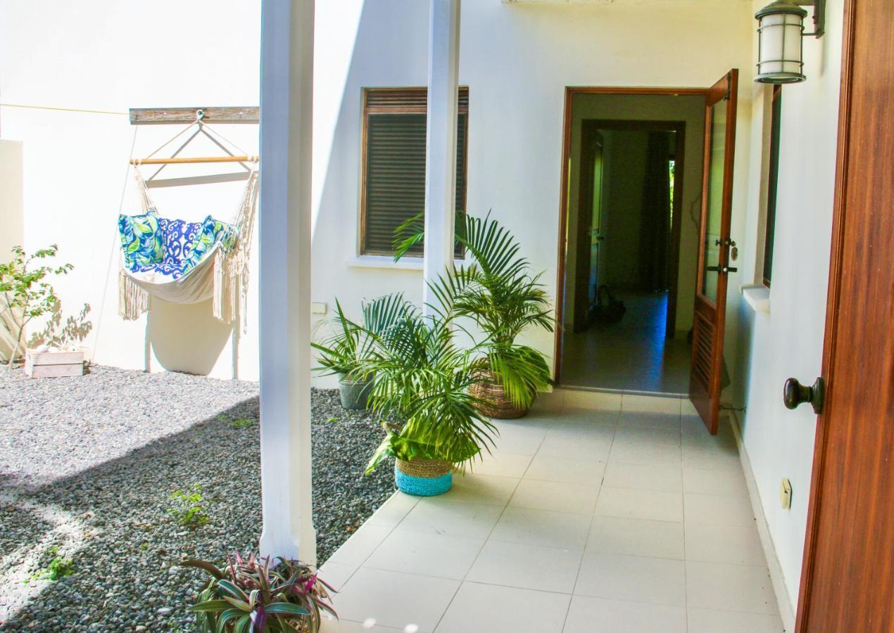 The Hideaway At Hughes Point Hotel Freetown Village Buitenkant foto